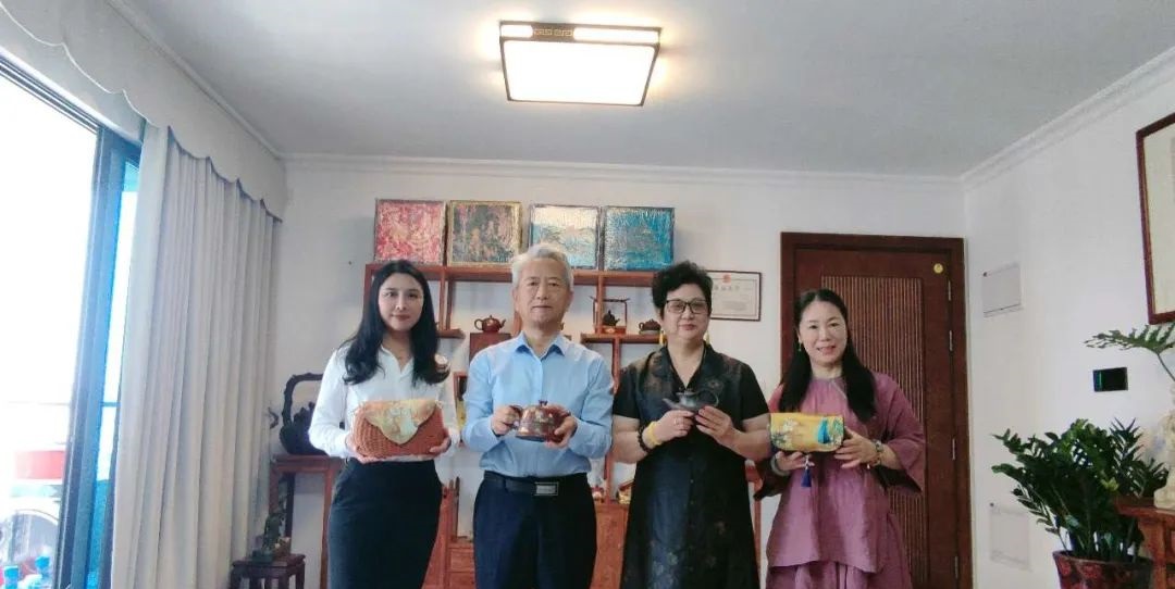 香港经济管理学院院长杜钢建教授主持传统技艺融合交流会